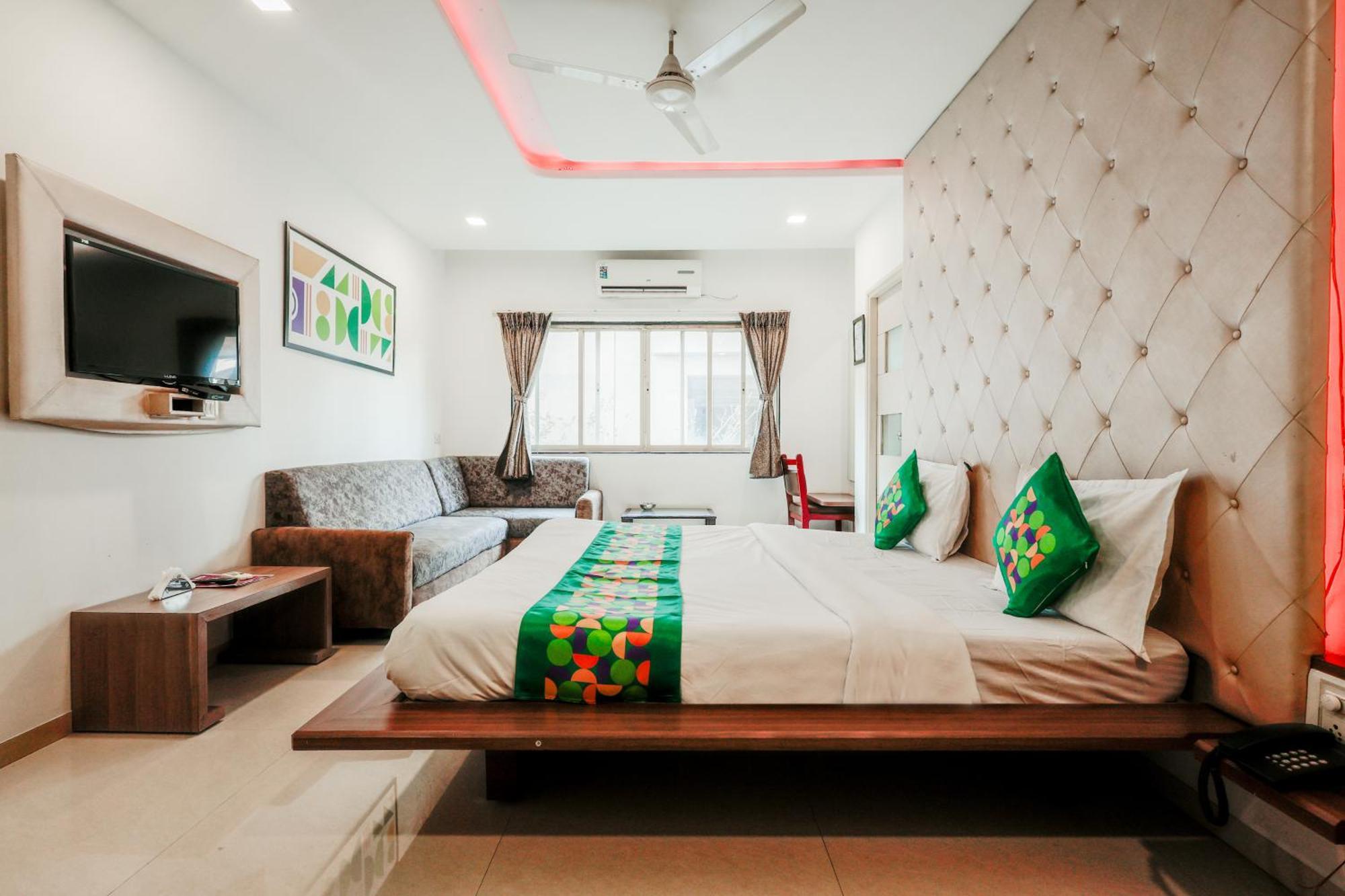 Treebo Rvg Hotel Вадодара Екстериор снимка